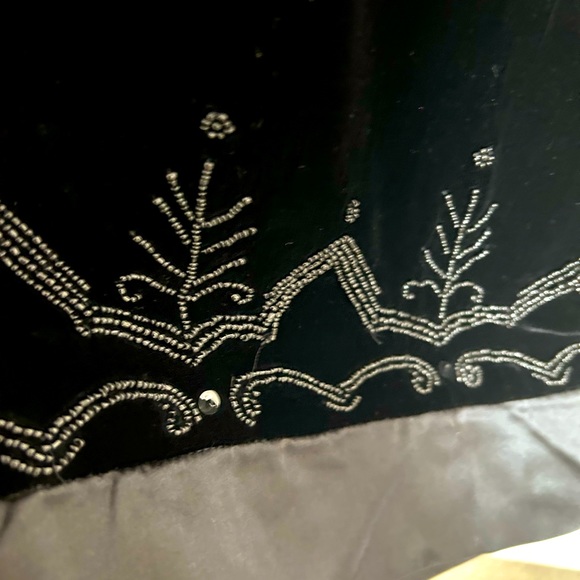 Vintage black velvet wrap by Laura Ashley in excellent condition. - Picture 2 of 4